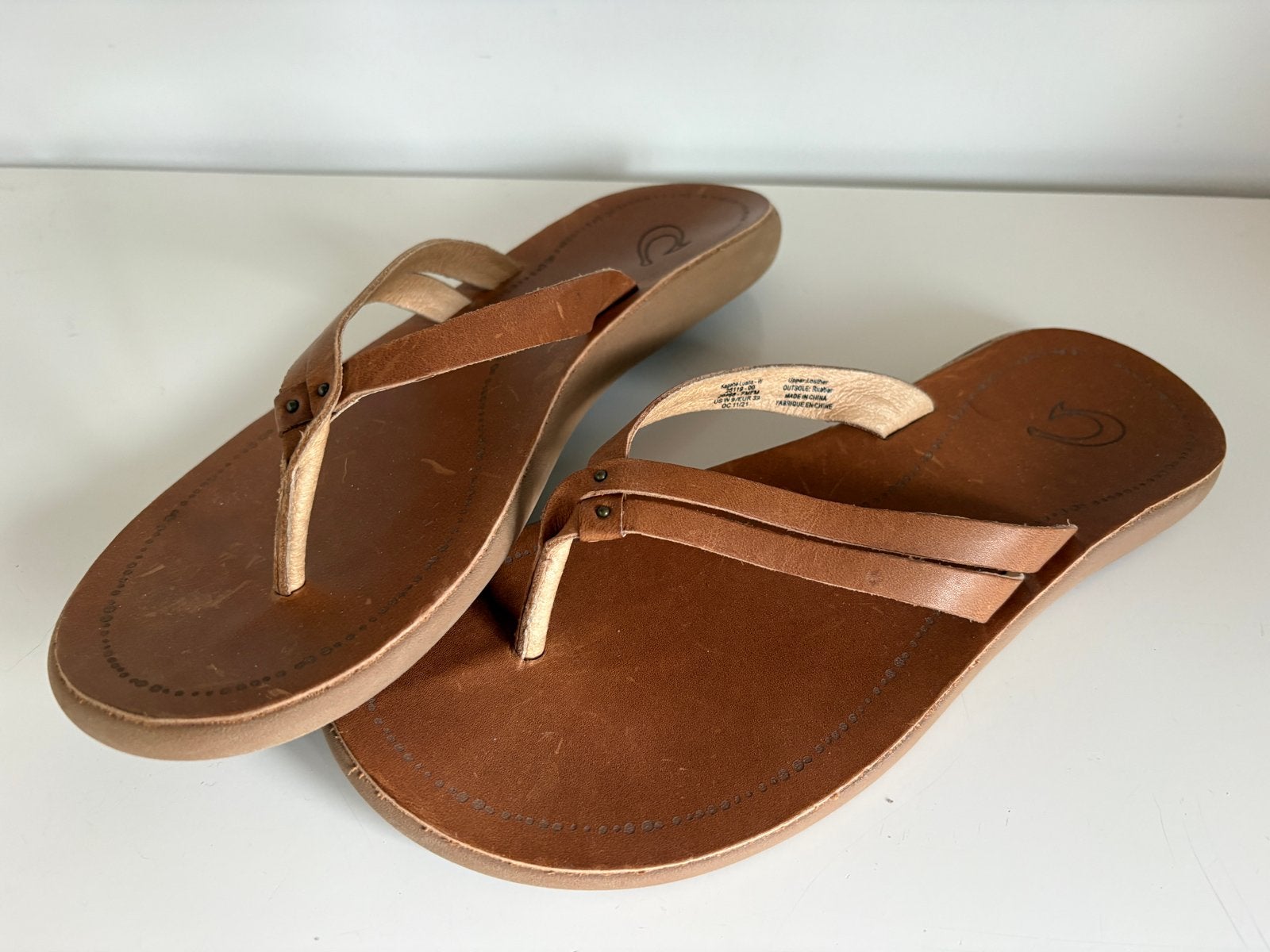 Olukai Kapehe Luana Teenslipper Sahara - Maat 39, Slippers, Bruin, Nieuw, Ophalen of Verzenden