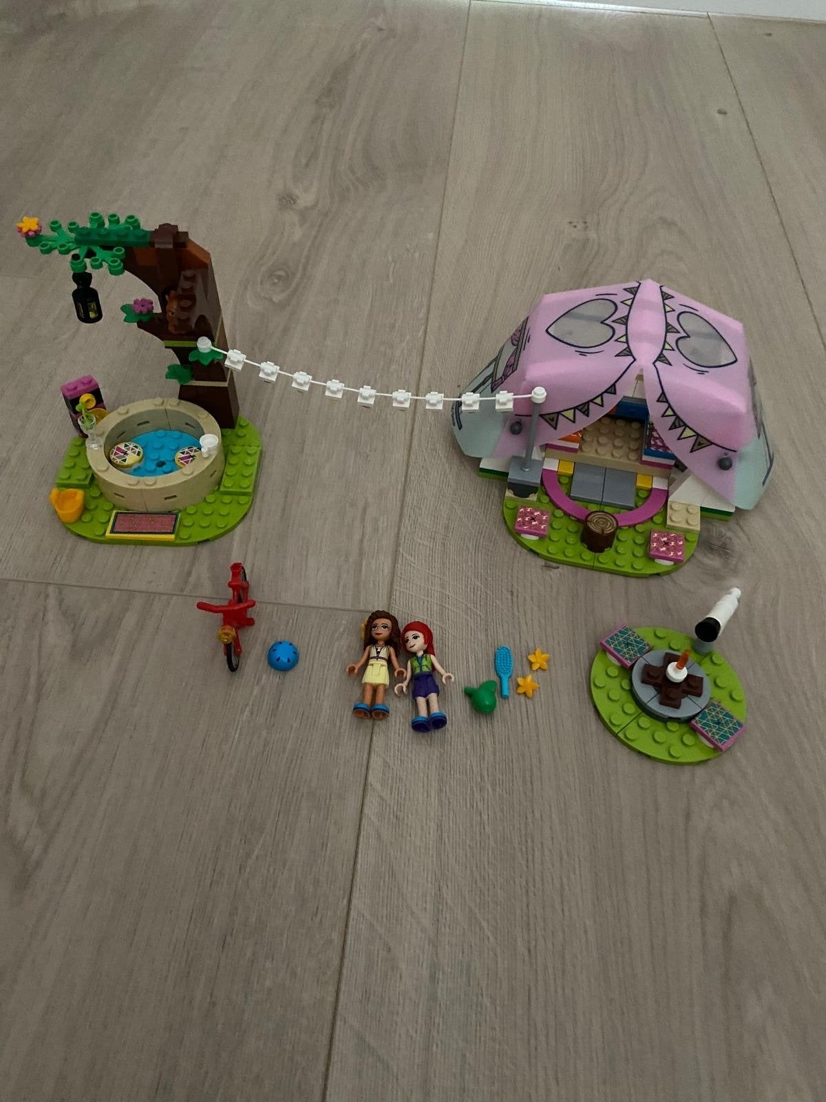 LEGO Friends Mia's Campervan 41392 - Compleet met doos, Ophalen of Verzenden, Zo goed als nieuw, Overige merken
