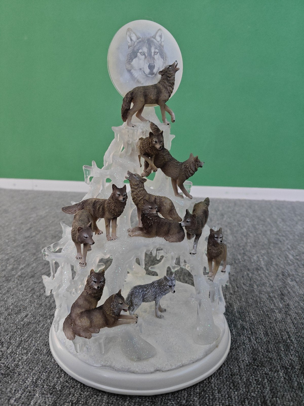 Bradford Exchange "The Legend of the White Wolf" beeldje, Ophalen of Verzenden, Zo goed als nieuw, Wild dier, Beeldje of Figuurtje