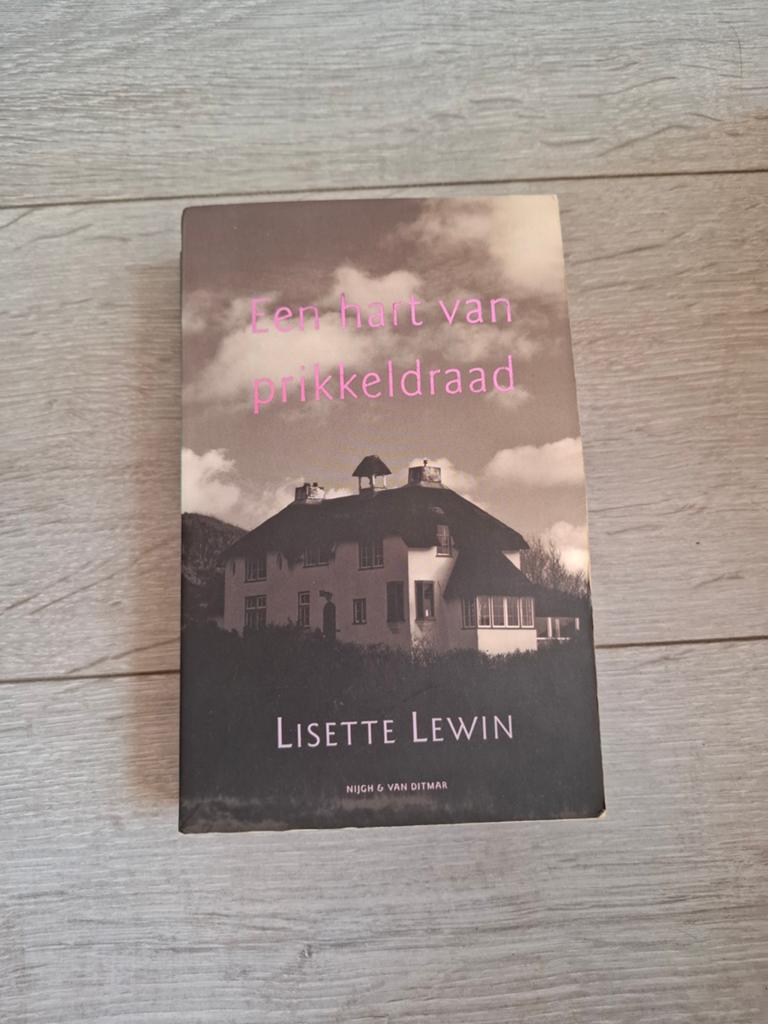 Een hart van prikkeldraad - Lisette Lewin, Ophalen of Verzenden, Gelezen, Lisette Lewin
