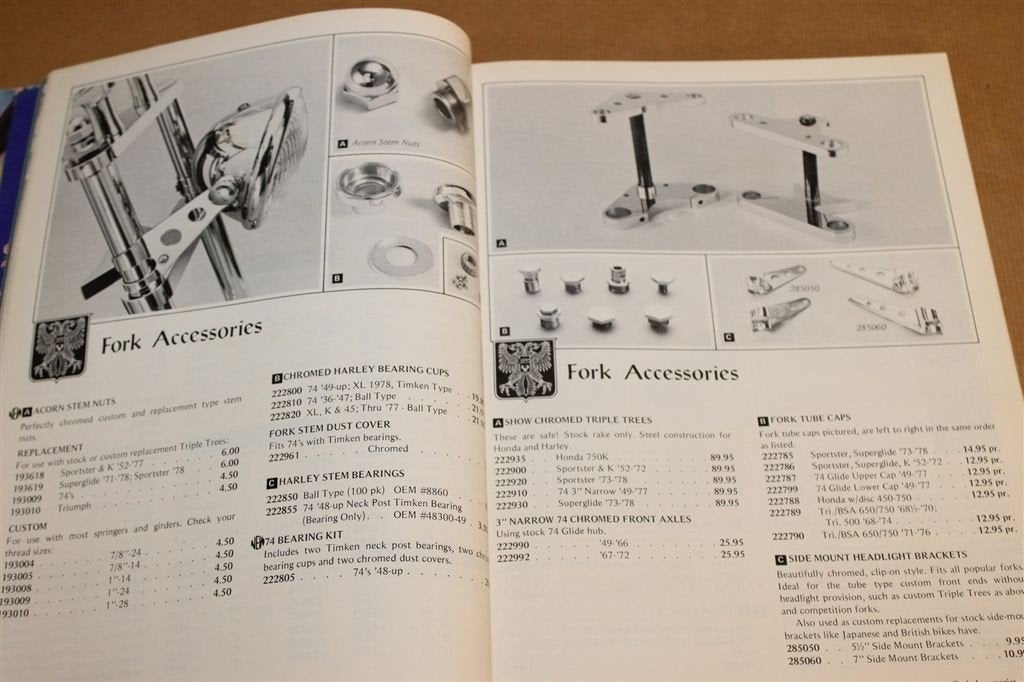 Motorcycling Coat of Arms 1978 — Motoraccessoires Zeldzaam, Boeken, Ophalen of Verzenden, Gelezen