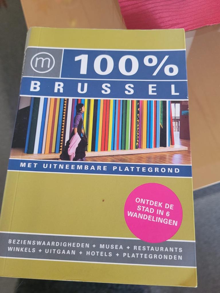 100% brussel bruxelles belgië, Overige merken, Fiets- of Wandelgids, Ophalen of Verzenden, Zo goed als nieuw