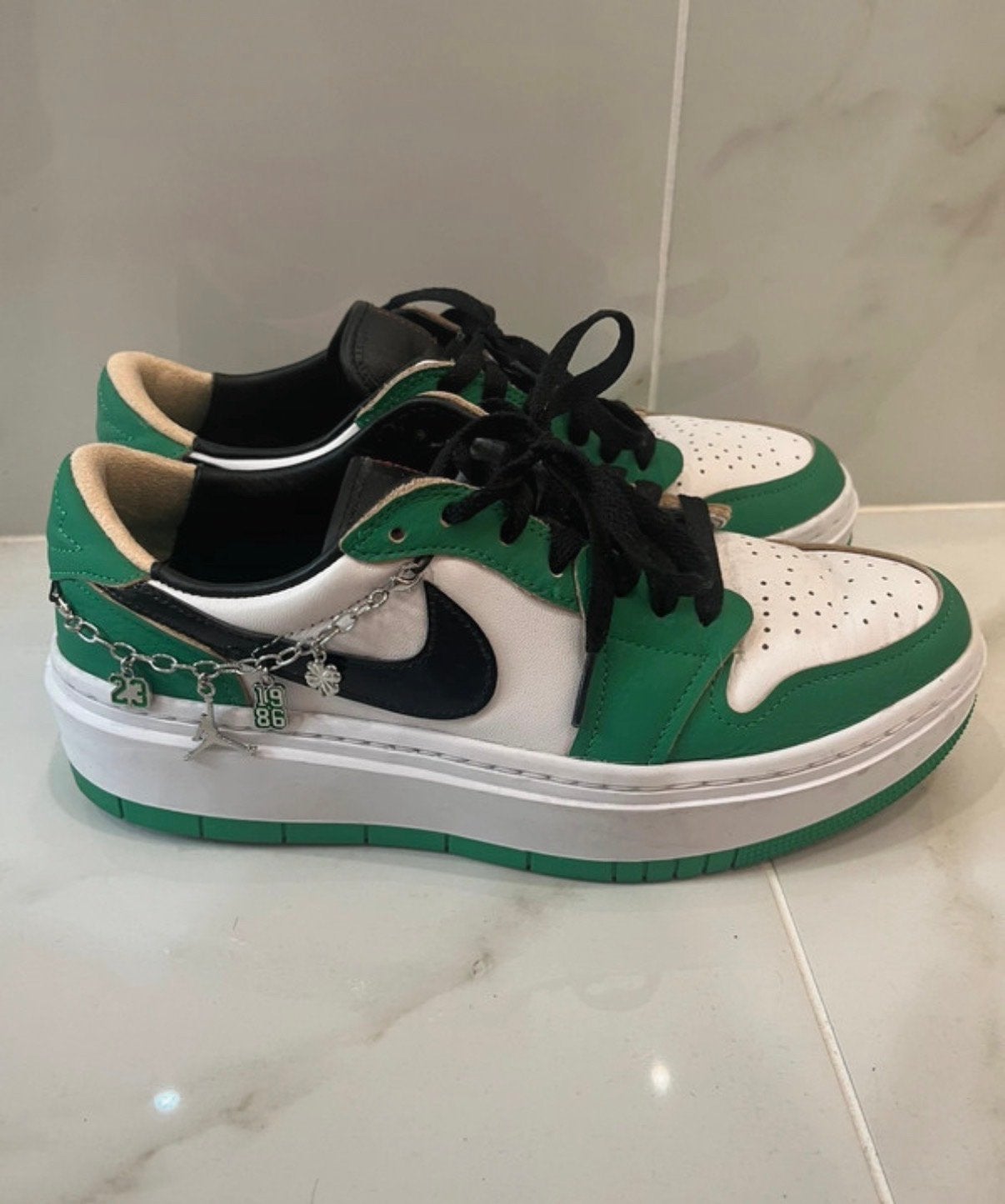 Nike Air Jordan 1 Low Elevate - Groen/Wit, Kleding | Dames, Schoenen, Ophalen of Verzenden, Sneakers of Gympen, Gedragen, Groen