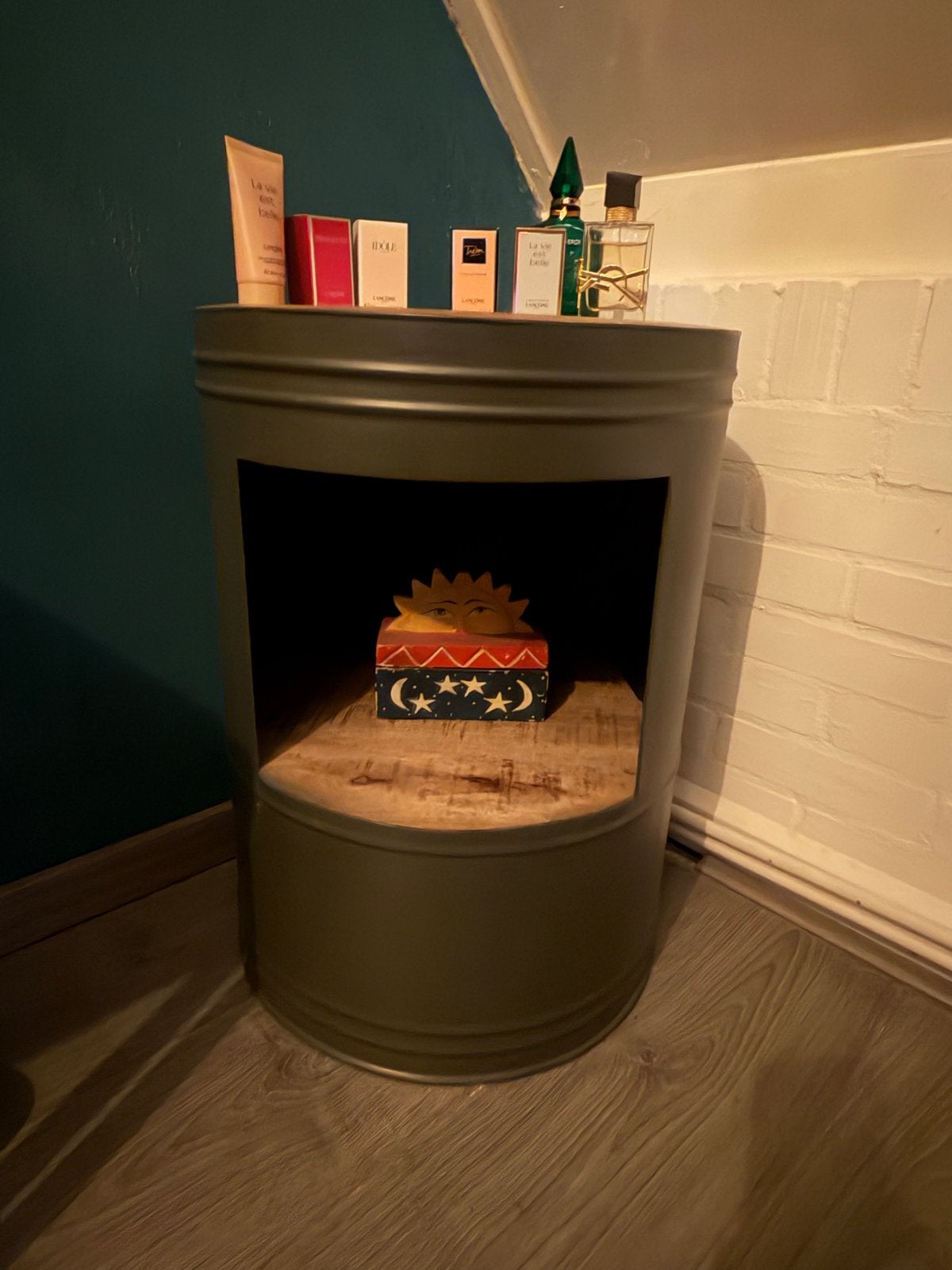 Industriële olievat bijzettafel met houten blad, Huis en Inrichting, 45 tot 60 cm, Minder dan 55 cm, Metaal of Aluminium, Rond