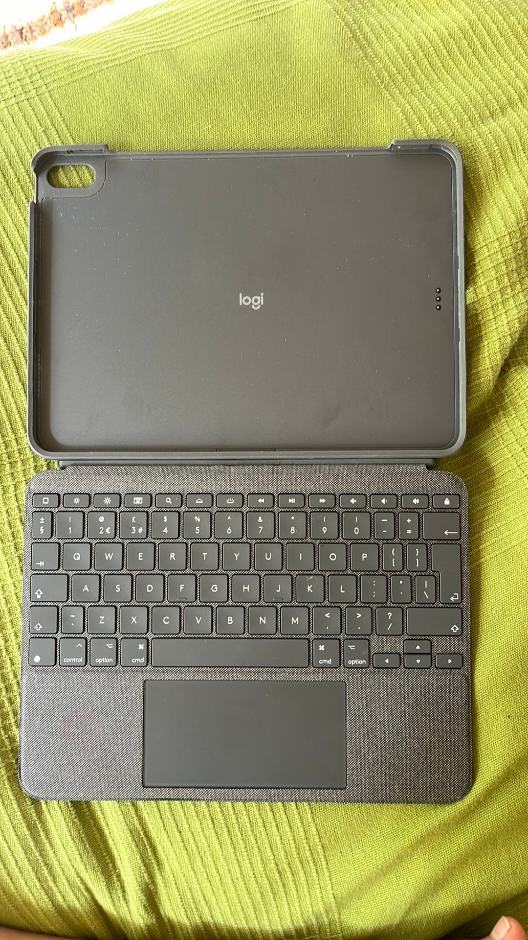 Hoes Logitech Combo Touch for iPad air 5