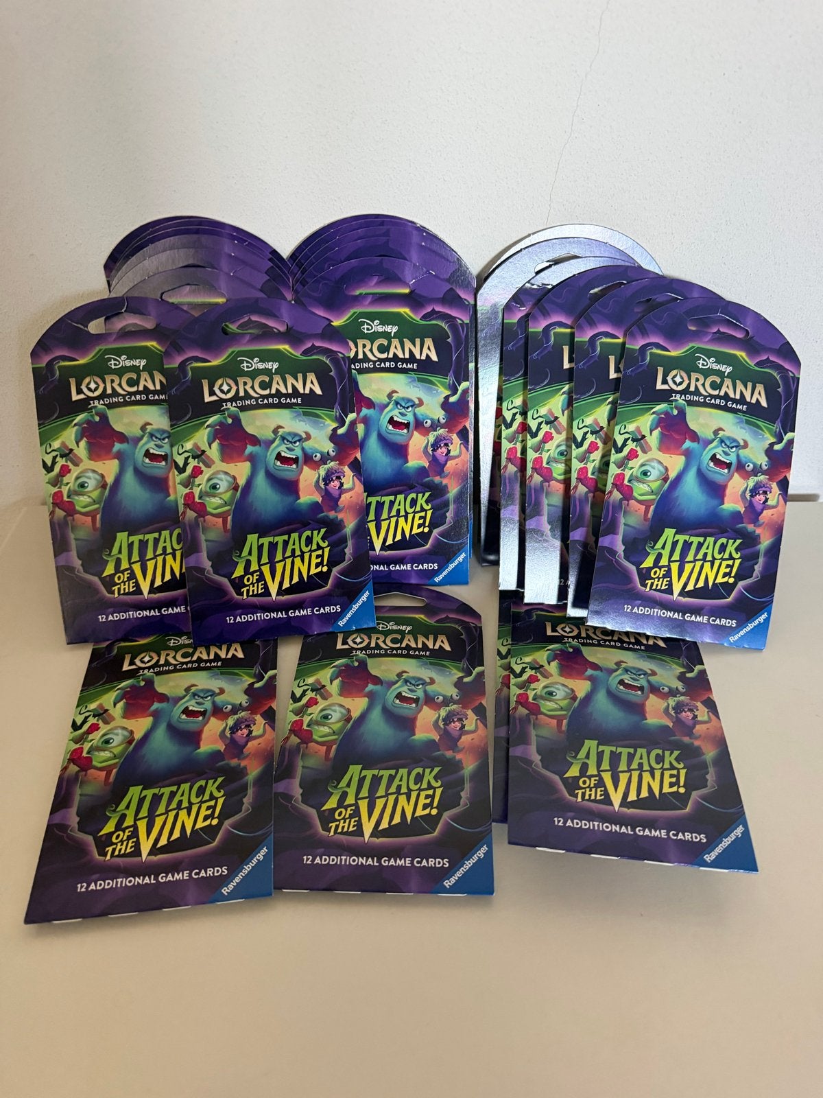 24 Disney Lorcana Attack of the Vine! Sleeved Booster Packs, Ophalen of Verzenden, Nieuw, Booster