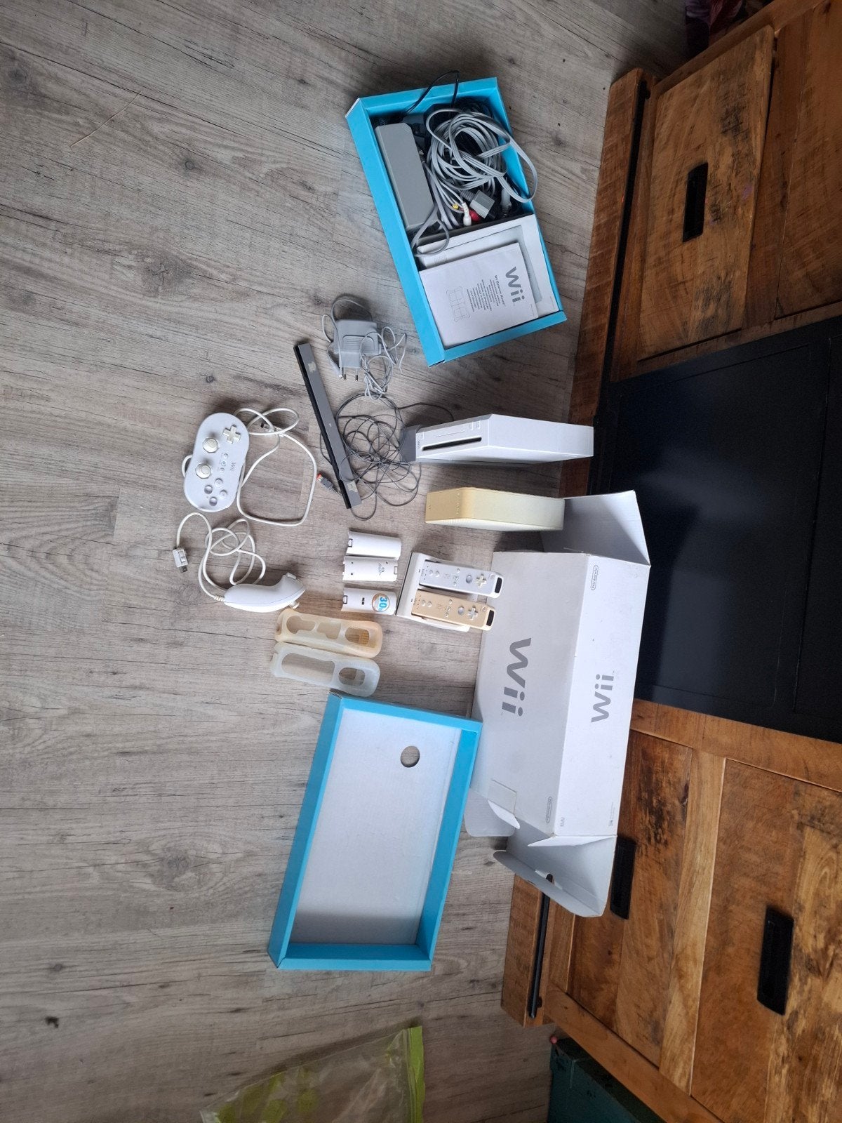 Omgebouwde Wii met harde schijf en accessoires, Ophalen of Verzenden, Gebruikt, Met 2 controllers, Met games