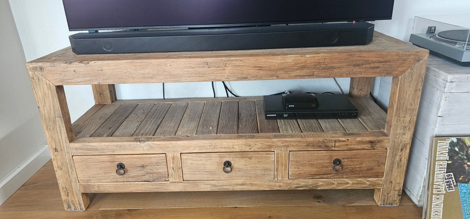 Mooi TV-meubel / Kastje - 130x60x45 cm, Ophalen, 100 tot 150 cm, Eikenhout, Robuust, Landelijk, Industrieel