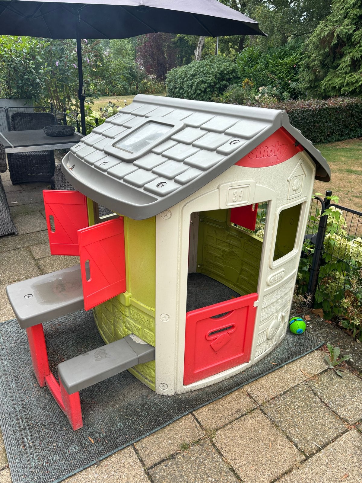 Smoby Speelhuisje met picknicktafel, Kinderen en Baby's, Speelgoed | Buiten | Speelhuisjes, Ophalen, Gebruikt, Kunststof