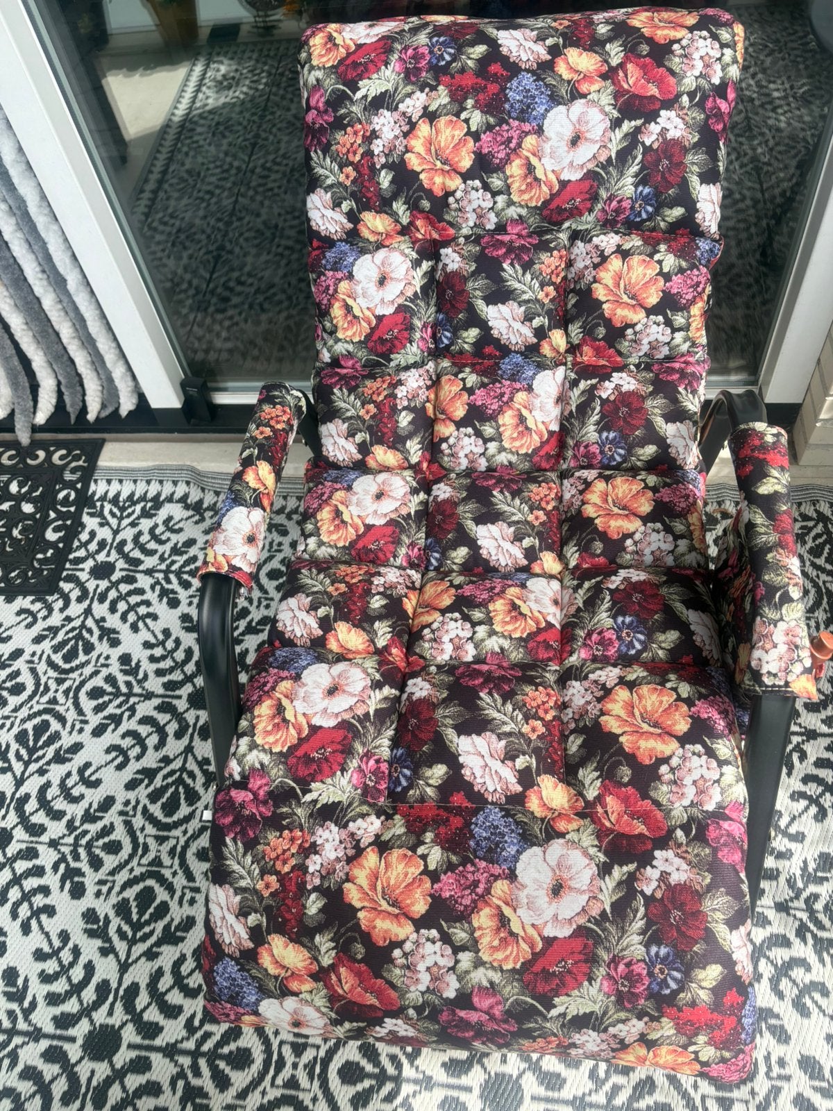 Comfortabele schommelstoel met bloemenprint, Ophalen, Gebruikt, Metaal