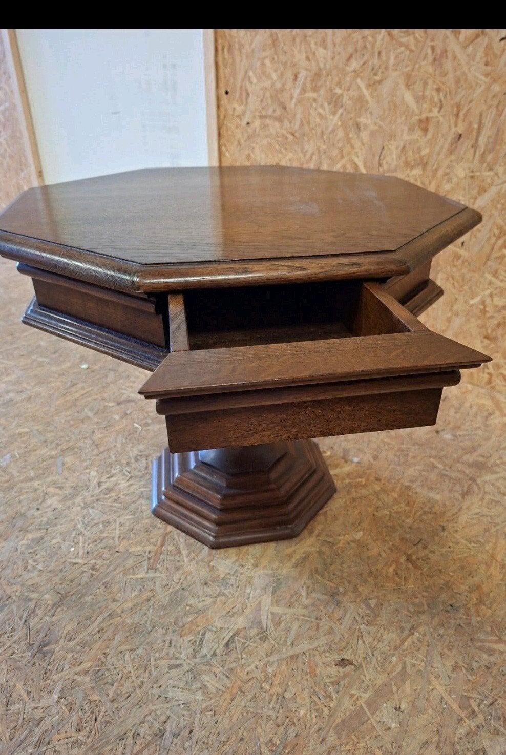 Vintage houten tafel achtkant , oude houten tafel, Ophalen