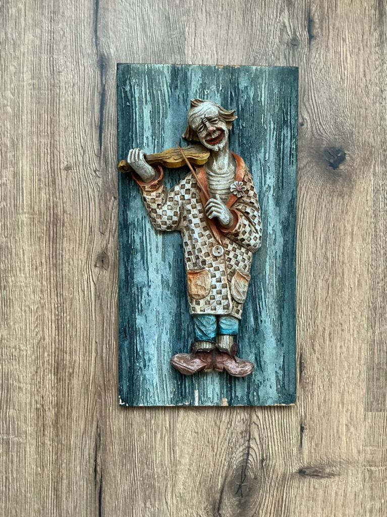 Clown. Mooi stenen beeld op hout., Antiek en Kunst, Kunst | Beelden en Houtsnijwerken, Ophalen of Verzenden