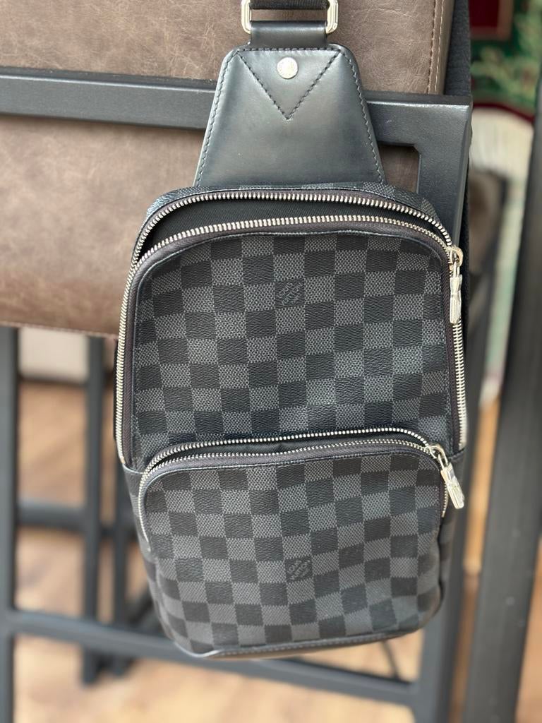 Louis Vuitton Avenue Sling Bag Damier Graphite, Zwart, Zo goed als nieuw, Leer, Ophalen