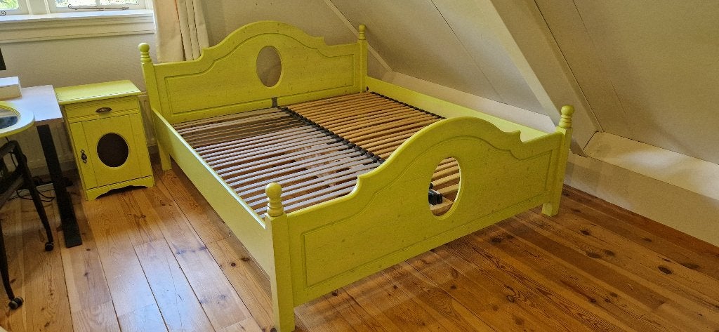 Gaaf 2 persoons bed in unieke kleur! Teab, Ophalen, Overige kleuren, Tweepersoons, Zo goed als nieuw