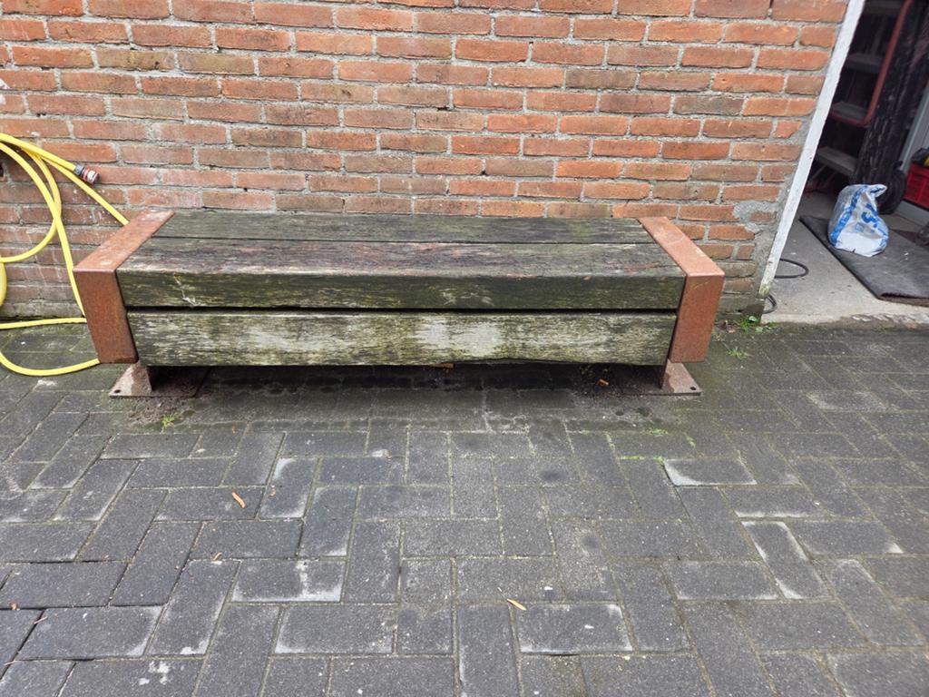 Robuuste houtenbank met metalen accenten, Ophalen of Verzenden, Gebruikt, Hout