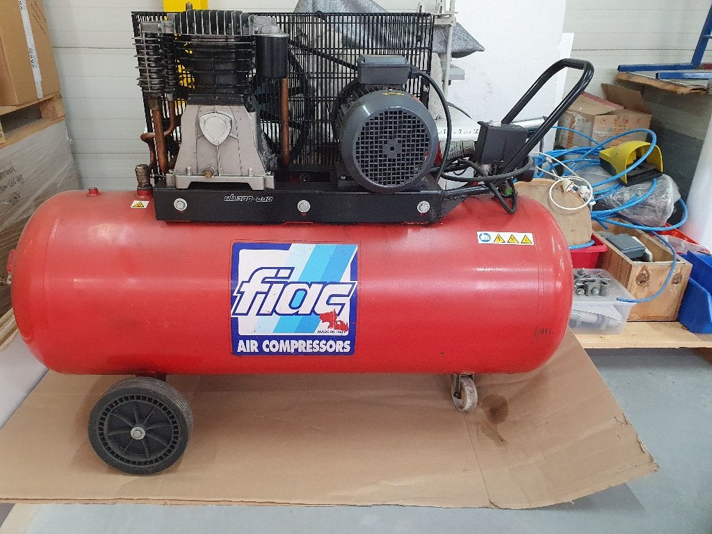 Compressor, Doe-het-zelf en Verbouw, Compressors, Gebruikt, Ophalen of Verzenden, Minder dan 200 liter/min, Mobiel