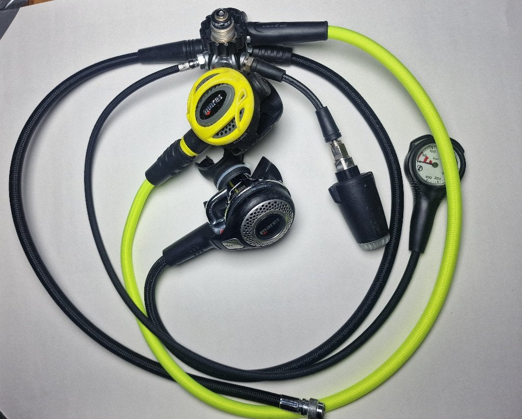 Mares Abyss MR52X Duik Automatenset in een 300 Bar DIN Uitv., Ophalen of Verzenden, Zo goed als nieuw, Overige typen