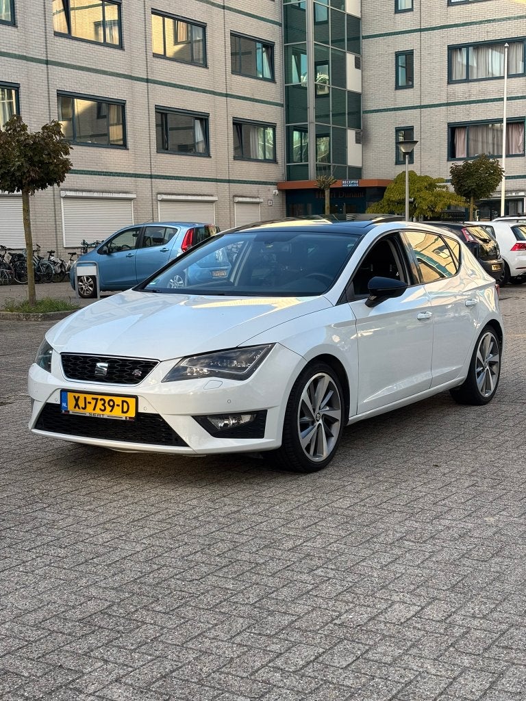 SEAT Leon 2.0 TDI FR Dynamic 184 PK DSG Euro6 PANO Seat Soun, Zwart, 4 cilinders, 1290 kg, Leon