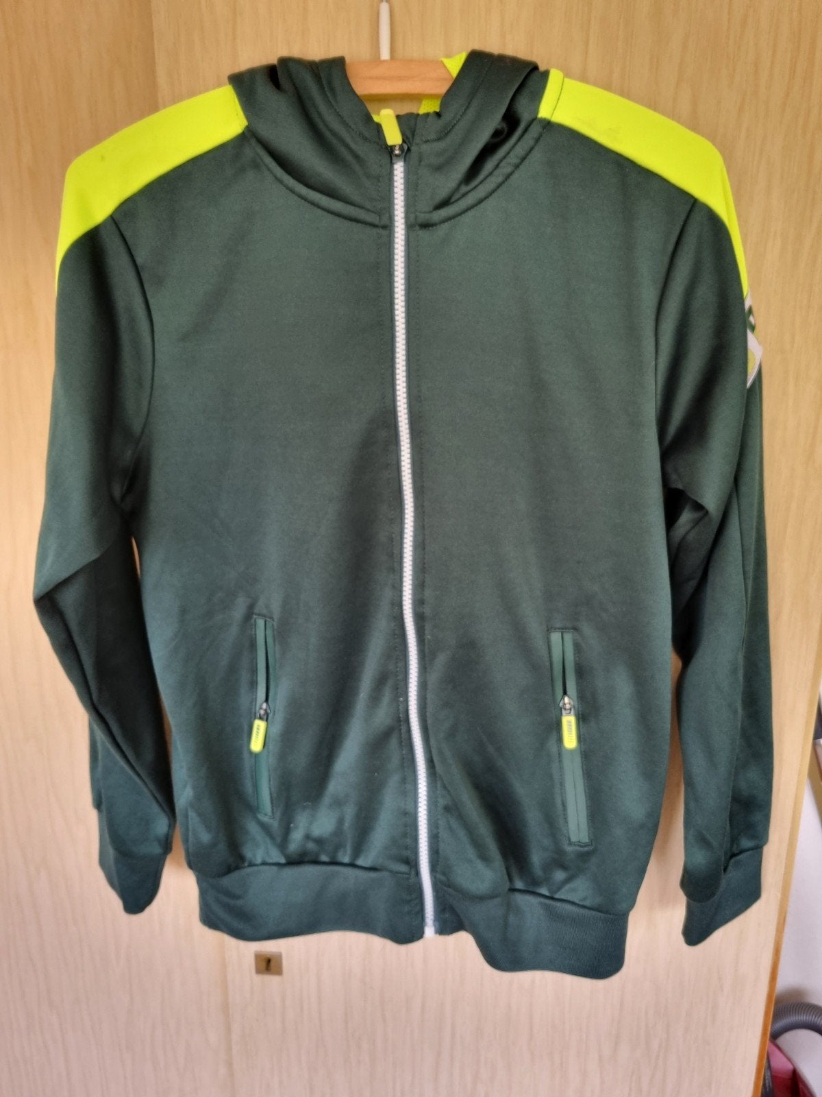 Nieuwstaat prachtige WE vest 158 164 groen, Kinderen en Baby's, Kinderkleding | Maat 158, WE, Trui of Vest, Ophalen of Verzenden