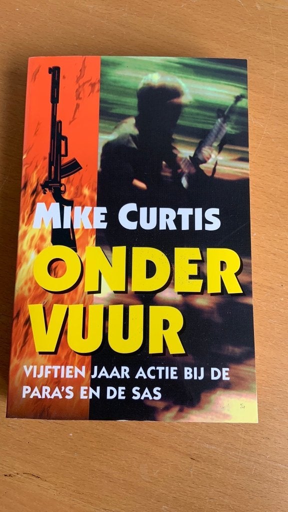 Mike Curtis - Onder vuur, Ophalen of Verzenden