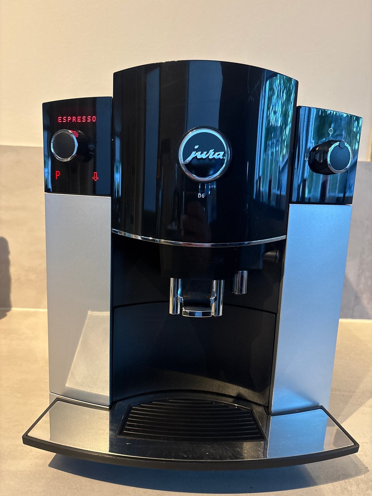 Jura D6 Koffiemachine - Perfecte Staat, Recent Onderhoud, Ophalen of Verzenden, Zo goed als nieuw, Koffiemachine, Koffiebonen