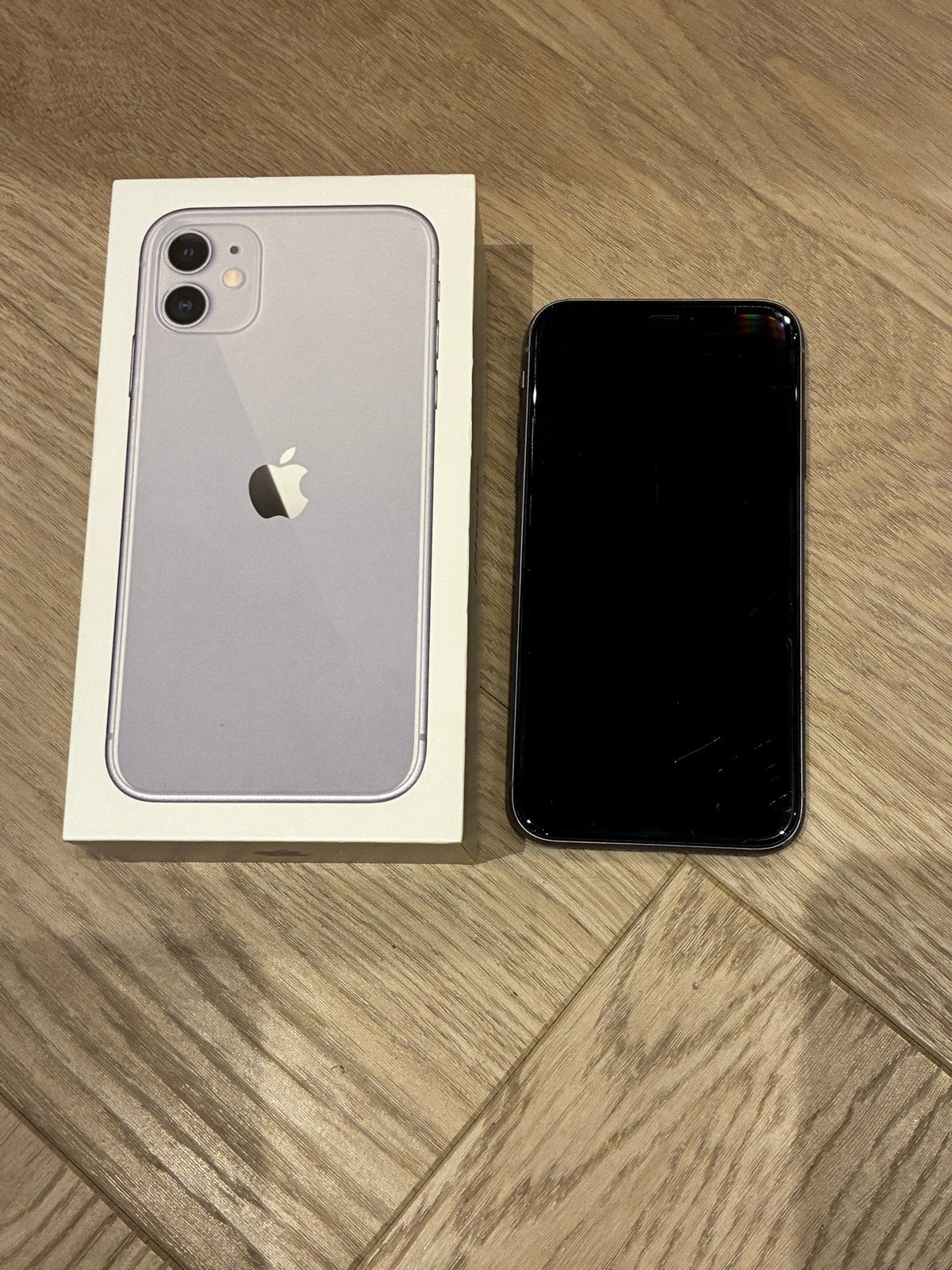 iPhone 11 64GB Paars - Scherm defect, Telecommunicatie, Paars, 64 GB, Zonder simlock, Niet werkend
