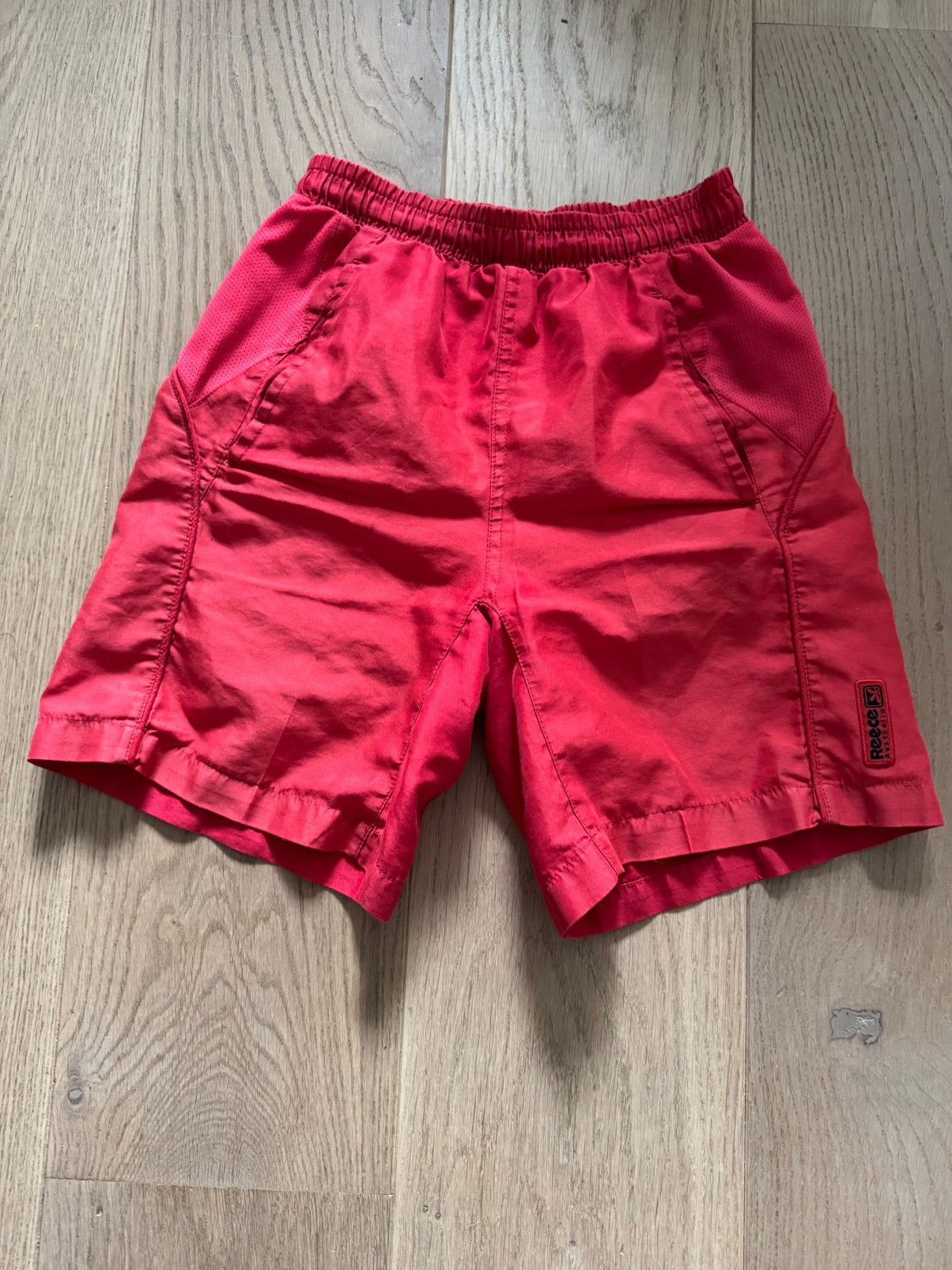 Sportbroek Reece rood hockey broekje maat 128, Ophalen of Verzenden, Zo goed als nieuw, Kleding