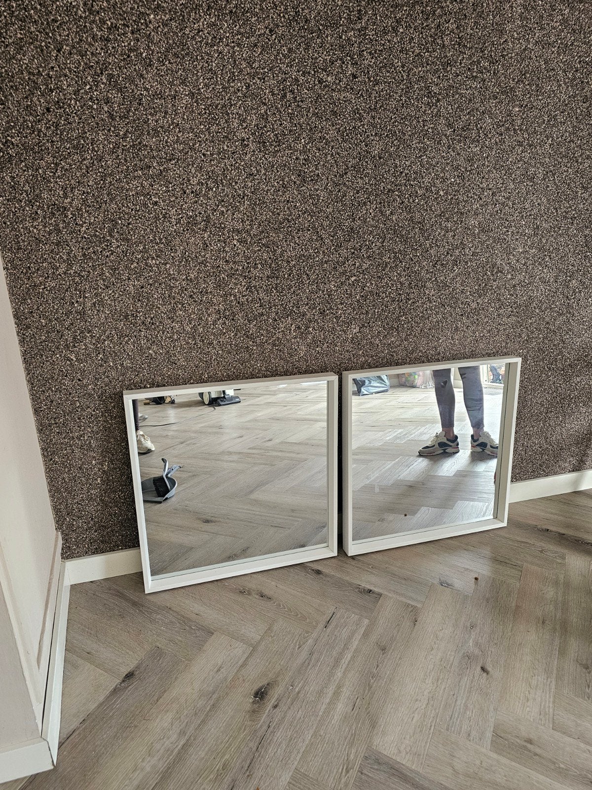 2 witte vierkante spiegels, Ophalen