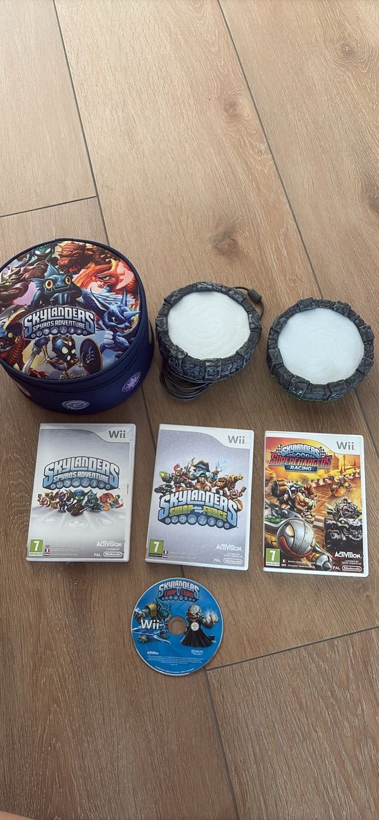 4 Spellen skylander, 2 portals, veel poppetjes en opbergtas, Spelcomputers en Games, Games | Nintendo Wii, Avontuur en Actie, 2 spelers