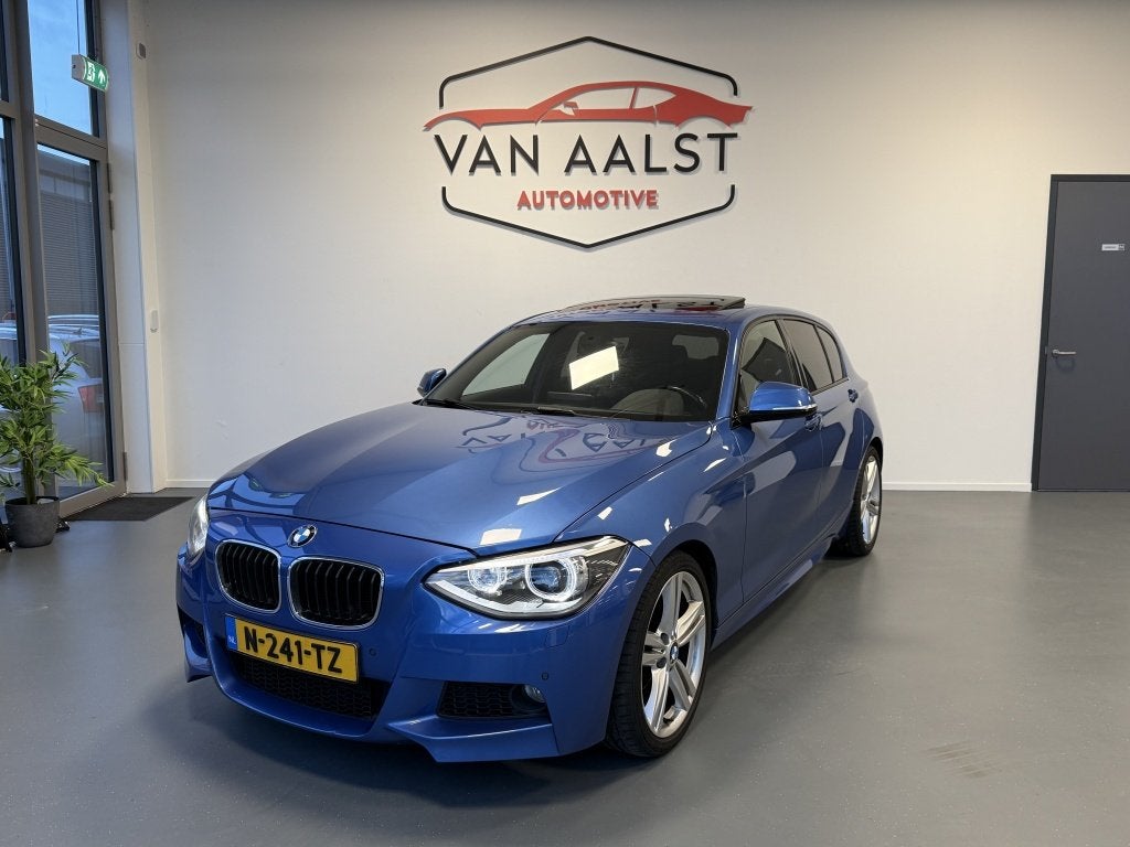BMW 1-serie 116i High Executive M-Sport / Automaat/ Pano/ Ca, Auto's, BMW, Gebruikt, Euro 6, 4 cilinders, Blauw