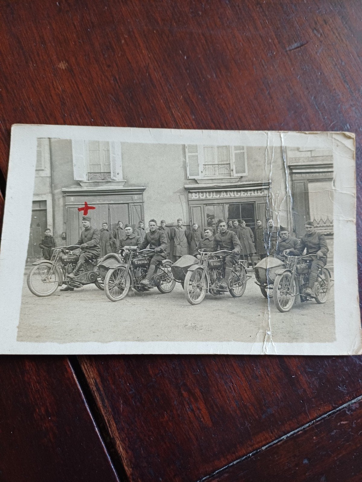 Zeldzame WOI foto: militairen met zijspanmotoren, Frankrijk, Ophalen of Verzenden, Landmacht, Nederland, Foto of Poster