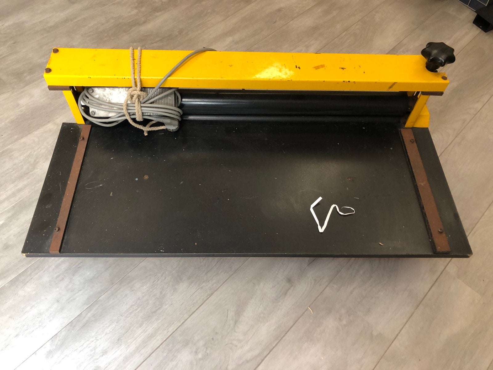 Sallmetall electrische plakpers koud lamineer machine pers, Ophalen, Gebruikt