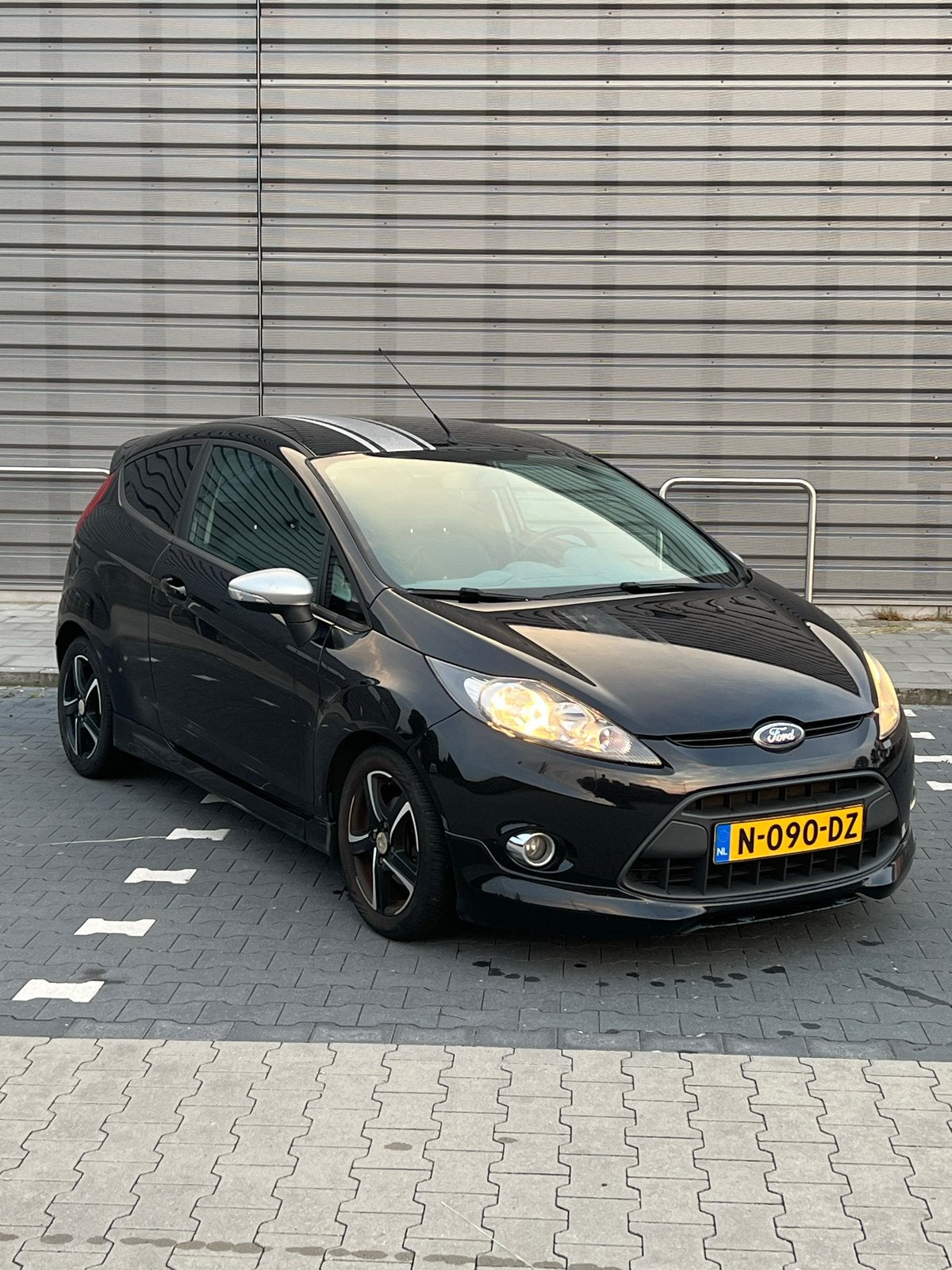 Ford Fiesta, 600 kg, Zwart, Particulier, Geïmporteerd
