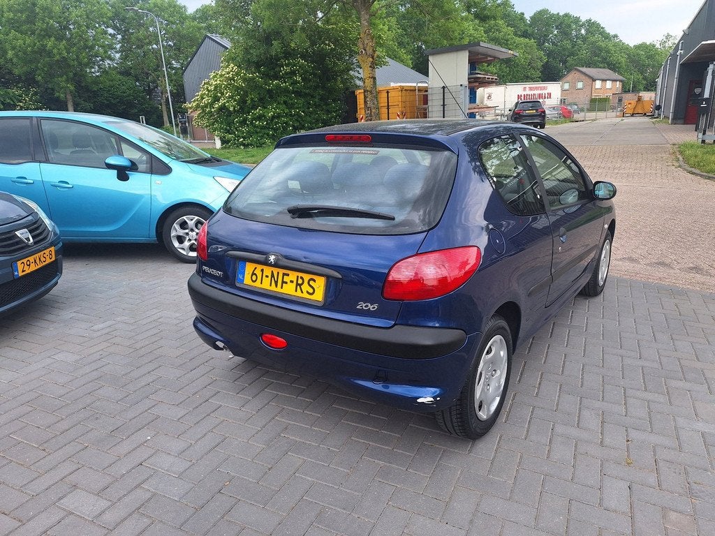 Peugeot 206 1.4 Gentry / Keurige auto / 95.149 km NAP !, Auto's, Voorwielaandrijving, 31 €/maand, 4 cilinders, Origineel Nederlands