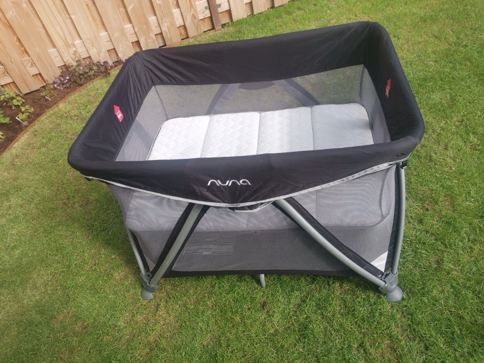 Nuna Sena reis-/campingbedje - Compact en Comfortabel, Kinderen en Baby's, Ophalen, Gebruikt, Reisbedje