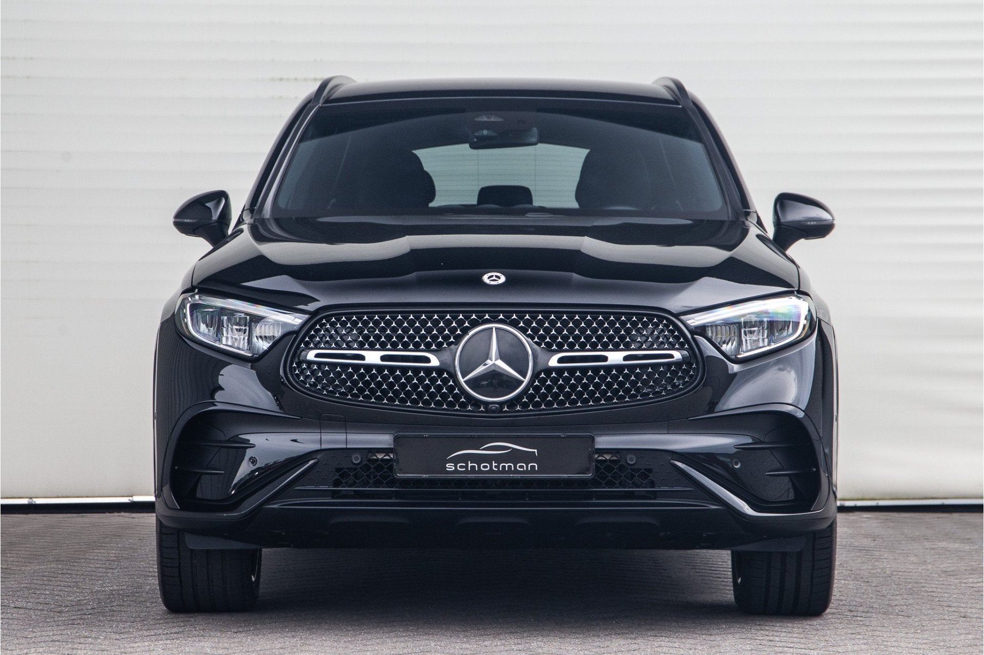 Mercedes-Benz GLC 300e 4MATIC AMG Nightpakket, Burmester, Me, Auto's, Automaat, Gebruikt, Zwart, 2255 kg