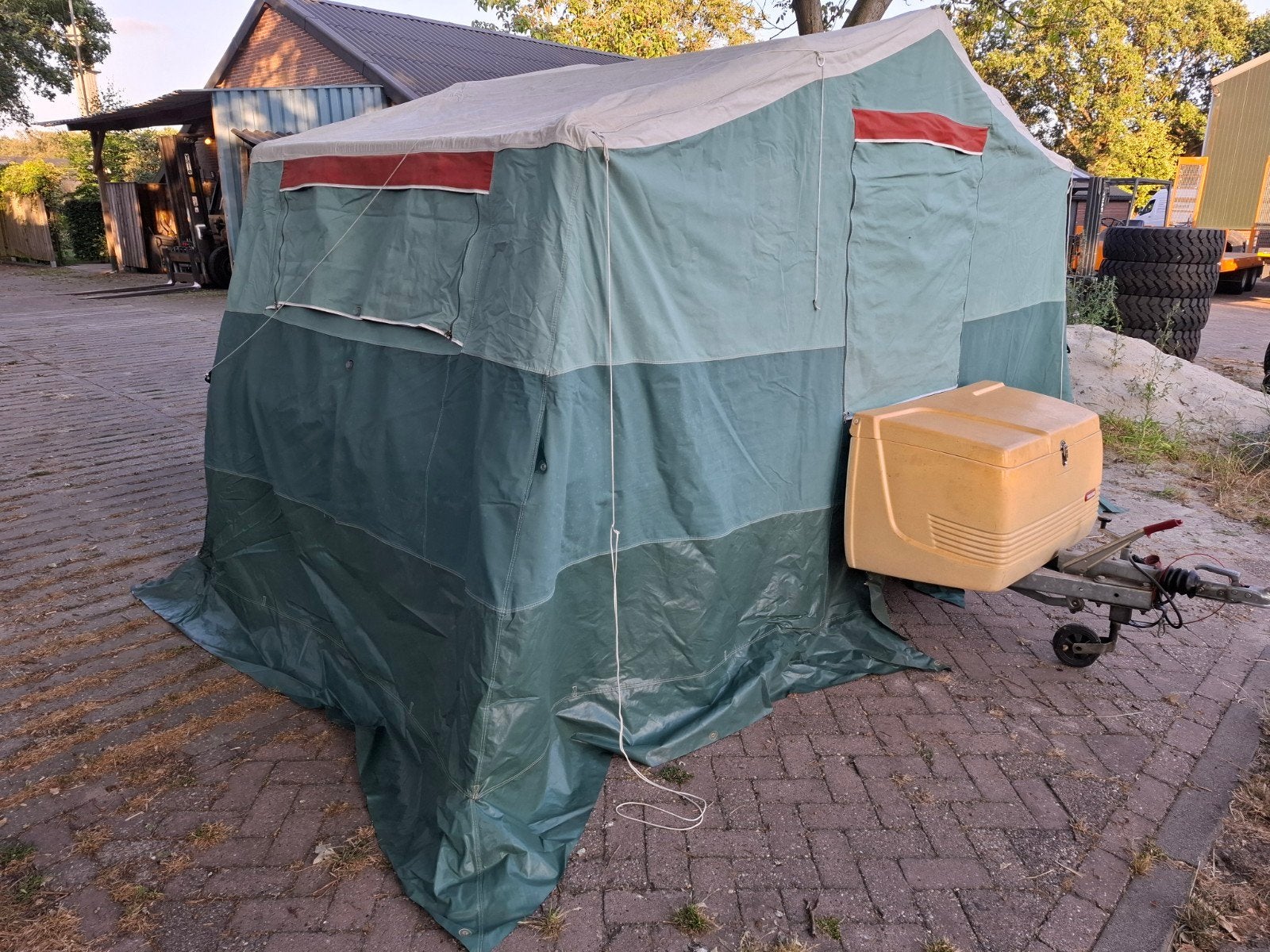 Trigano Vouwwagen met voortent, luifel en fietsendragers, Ophalen of Verzenden