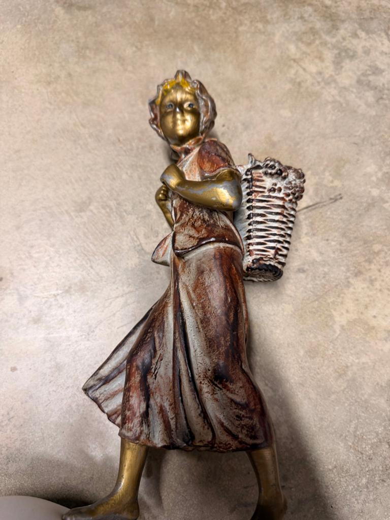 Decoratief beeldje op marmeren sokkel, Ophalen of Verzenden, 20 - 50 cm, Op sokkel, Beeld