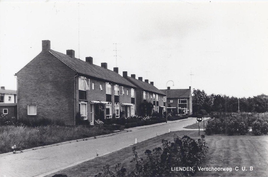 Lienden Verschoorweg C U B ongelopen ansichtkaart A2337, Ophalen of Verzenden, 1960 tot 1980, Ongelopen