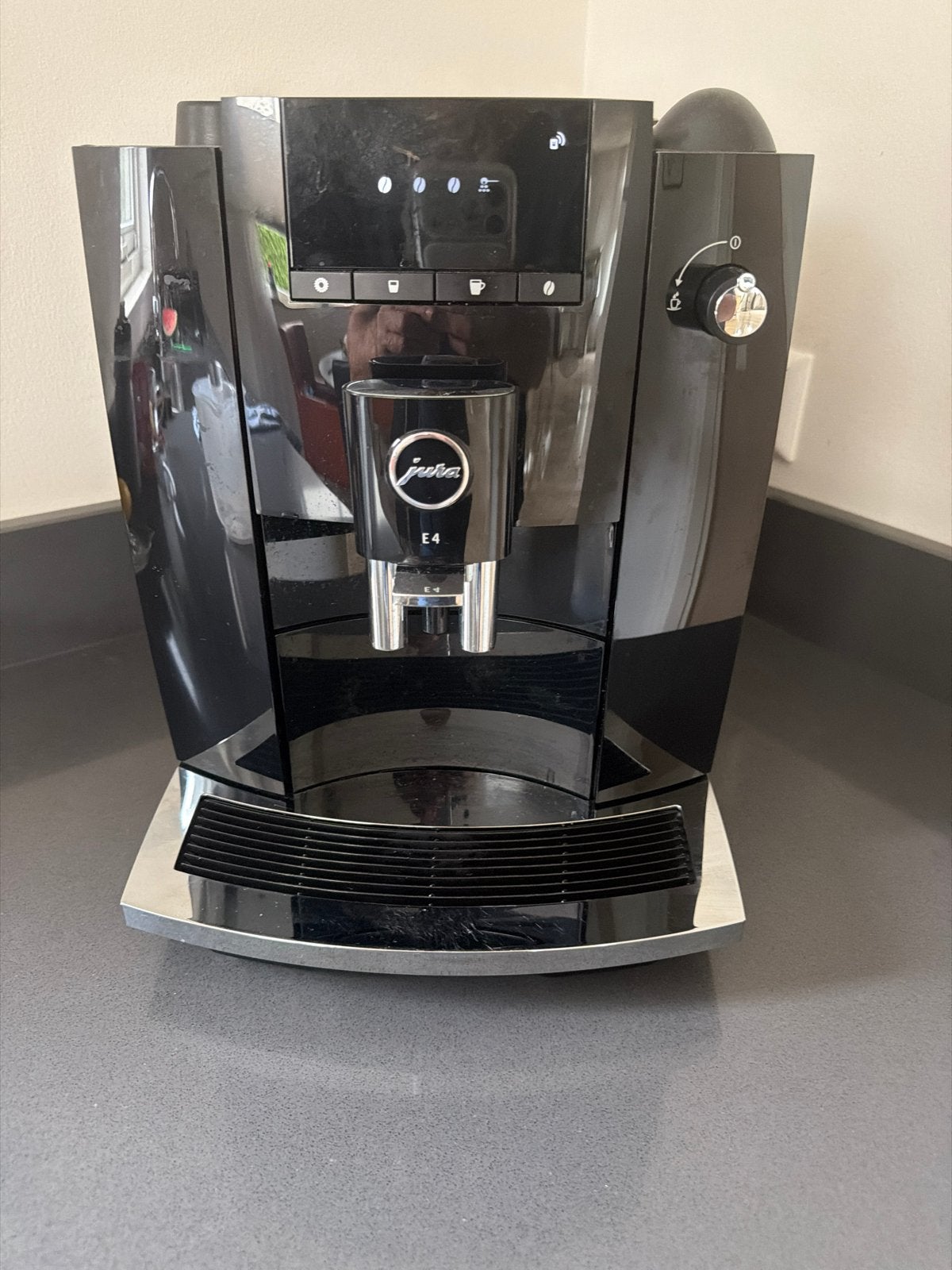 Jura E4 Koffiemachine - 18 maanden oud, Ophalen, Koffiemachine, Koffiebonen, Zo goed als nieuw