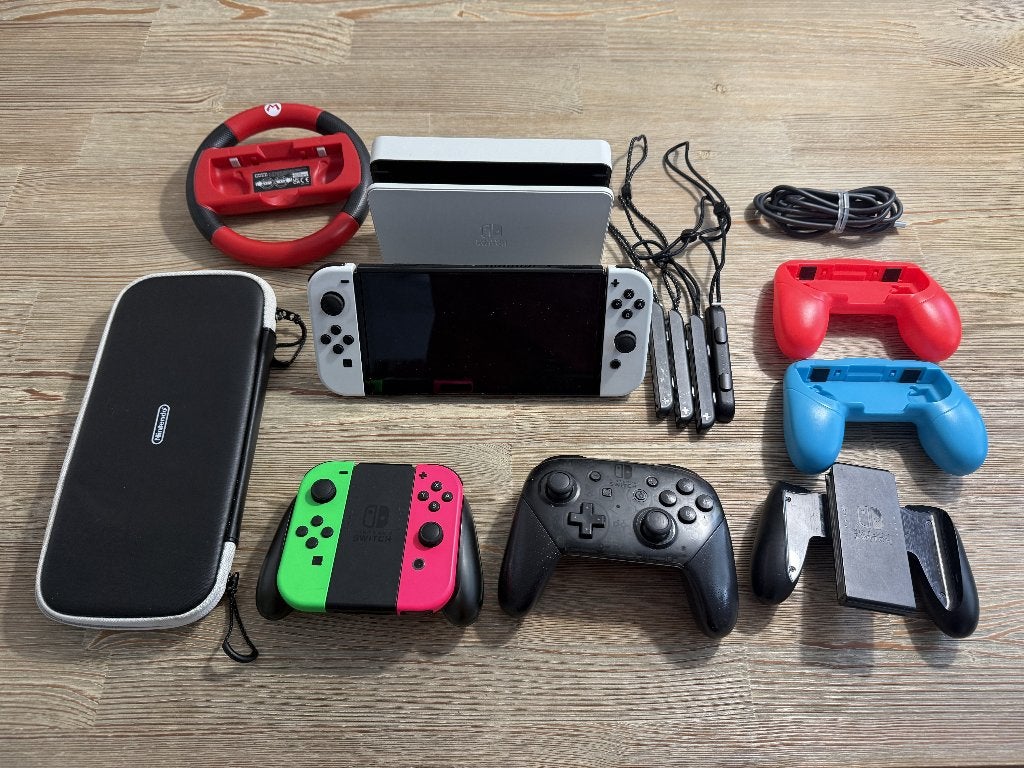 Nintendo Switch OLED + Pro Controller + veel accessoires, Ophalen of Verzenden, Gebruikt, Met 3 controllers of meer, Switch OLED