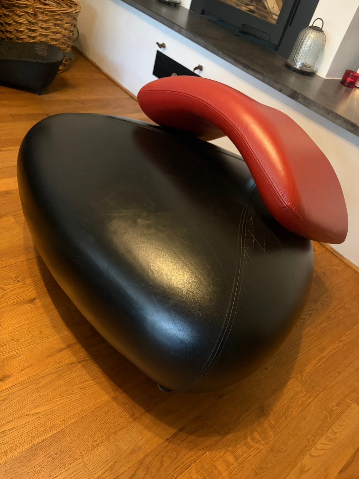 Pallone  leolux opknapstoel, zwart met rood leer., Huis en Inrichting, Ophalen, Gebruikt, 75 tot 100 cm, Pallone