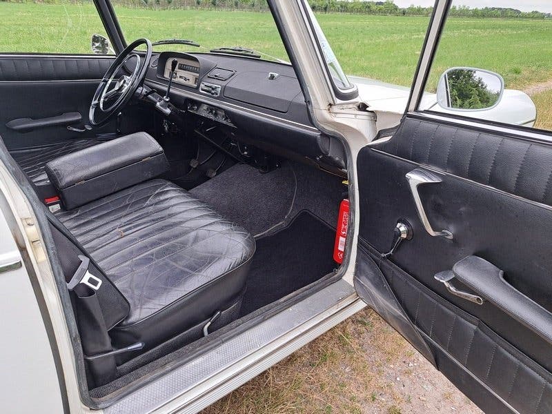 Peugeot 404 Super Luxe uit 1966, foto 12