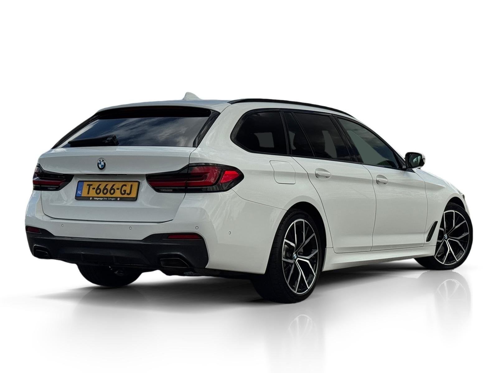 BMW 5-serie Touring 520i M-sport  Pano  Comf. stoelen, Auto's, Automaat, Gebruikt, 4 cilinders, 2000 kg