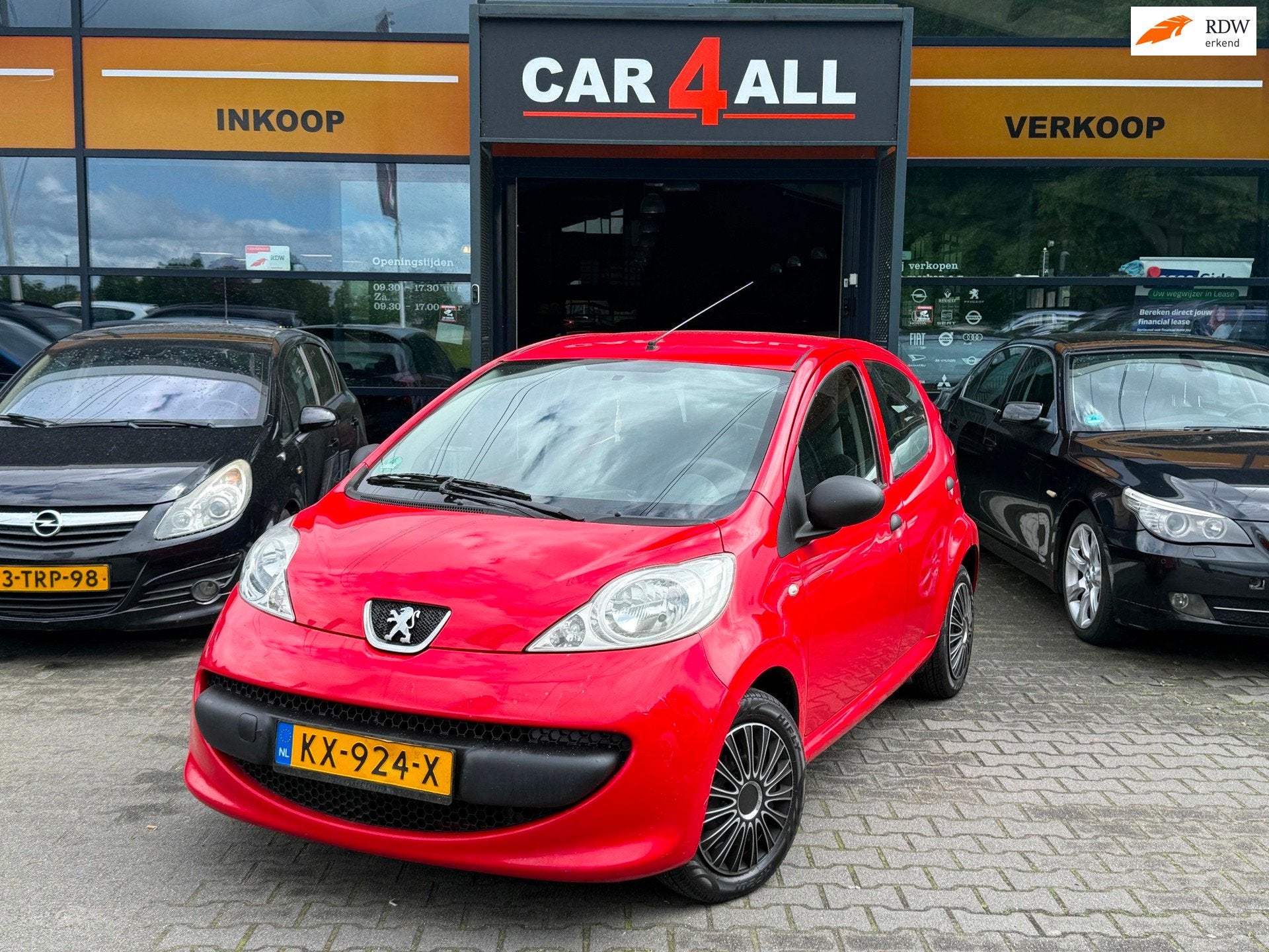 Peugeot 107 1.0-12V XR APK 10-2-27/5DEURS/NIEUWE KOPPELING, Voorwielaandrijving, Stof, Gebruikt, Zwart