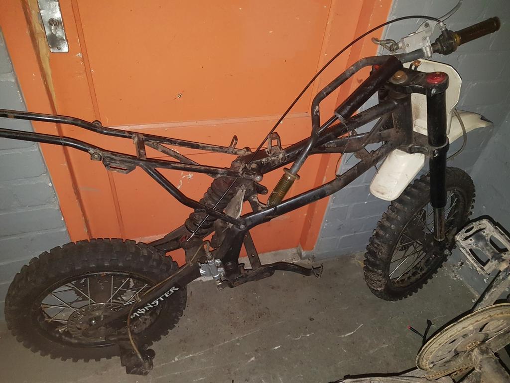 Dirt bike frame + motor, Fietsen en Brommers, Gebruikt, 125 cc, 4 versnellingen, Ophalen