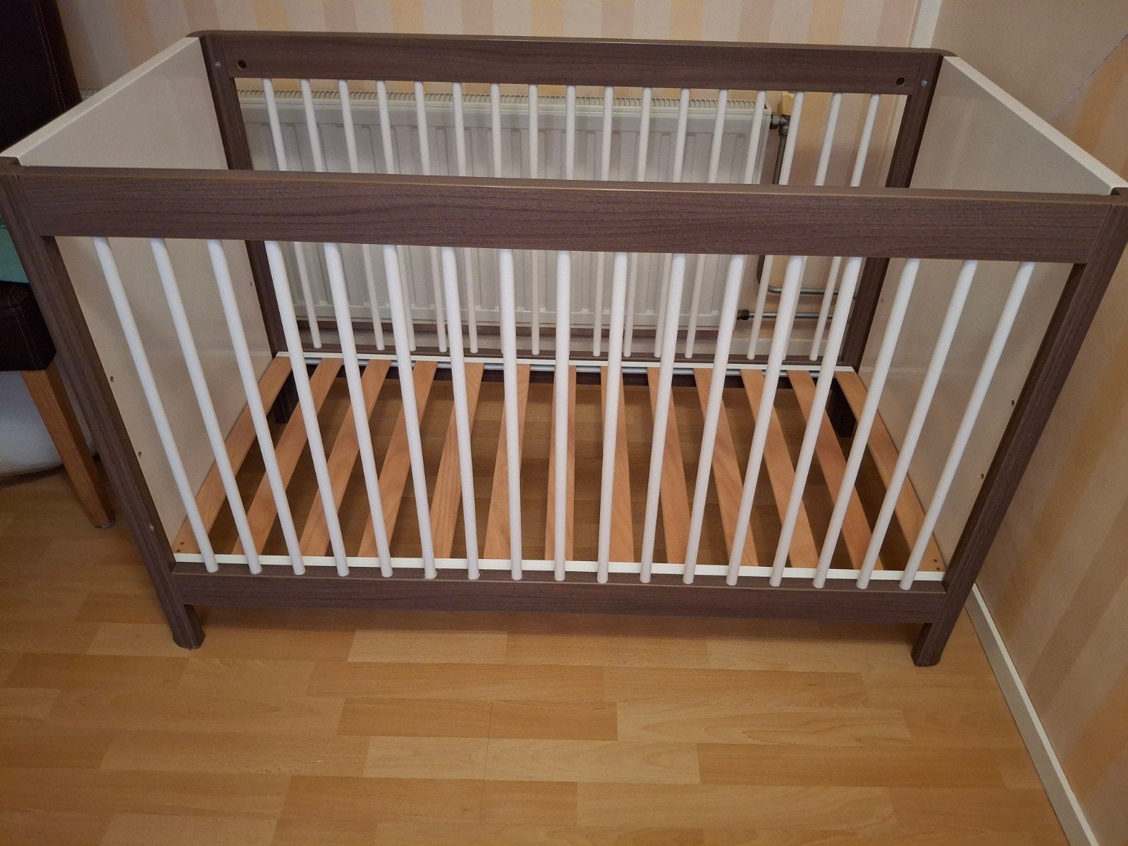 Mooi en stevig babyledikantje -  met lattenbodem, Kinderen en Baby's, Ophalen, Gebruikt, Lattenbodem, Minder dan 140 cm