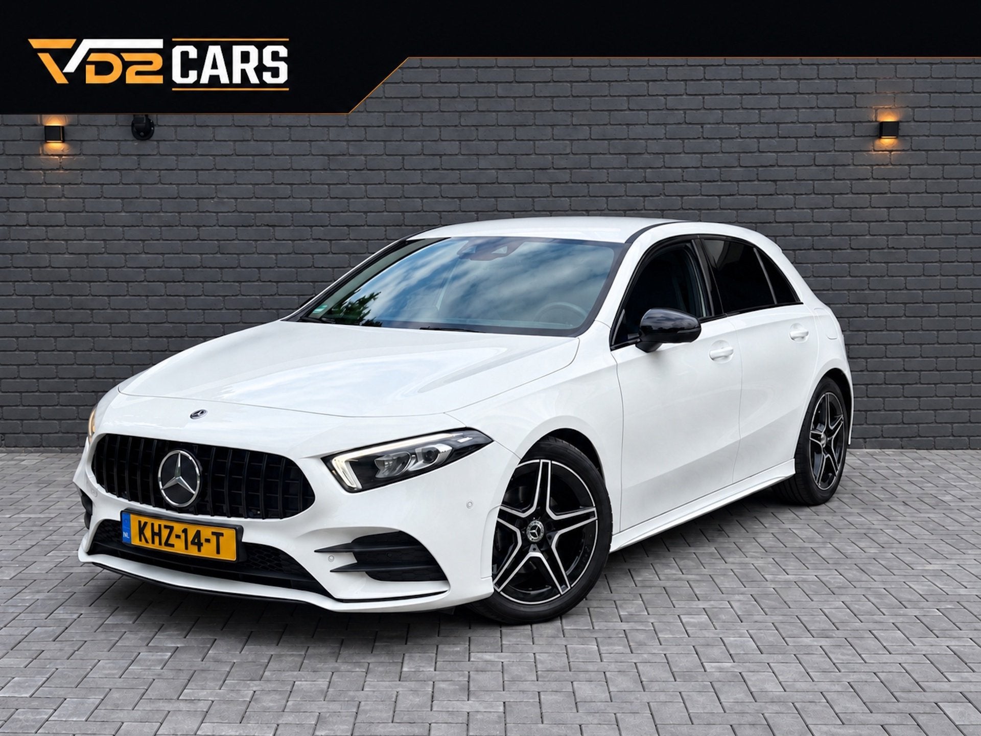 Mercedes-Benz A-klasse 200 AMG Night Premium Plus | Burmeste, Auto's, Dealer onderhouden, Gebruikt, Euro 6, 4 cilinders