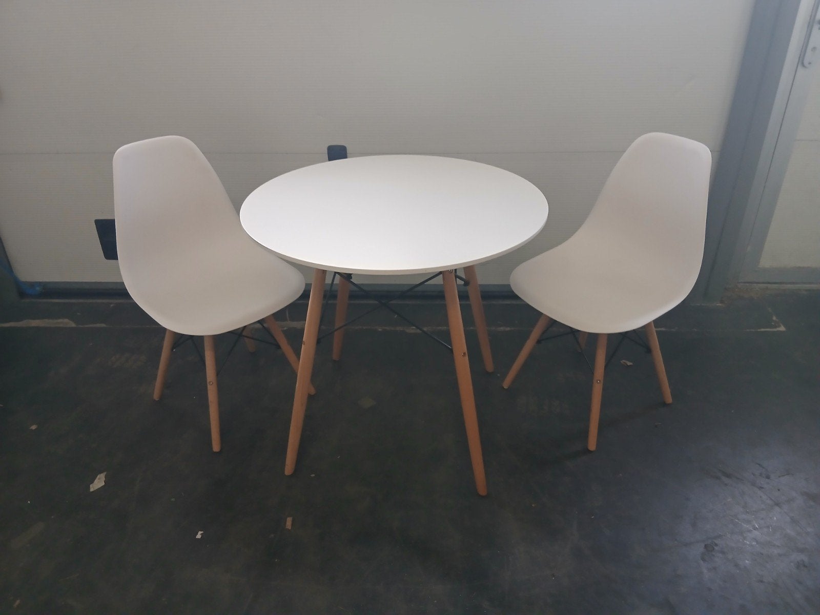 Demo setje: Tafel met 2 bijpassende stoelen, Huis en Inrichting, 50 tot 100 cm, Rond, Tot twee personen, Overige houtsoorten