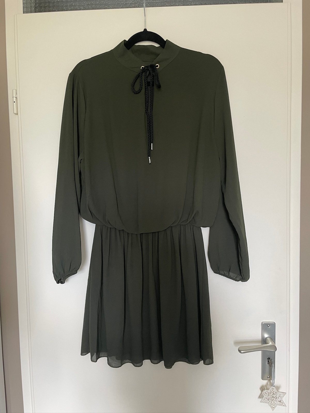 Leger groene lange mouwen blouse jurk mt 42, Maat 42/44 (L), Ophalen of Verzenden, Zo goed als nieuw, Knielengte
